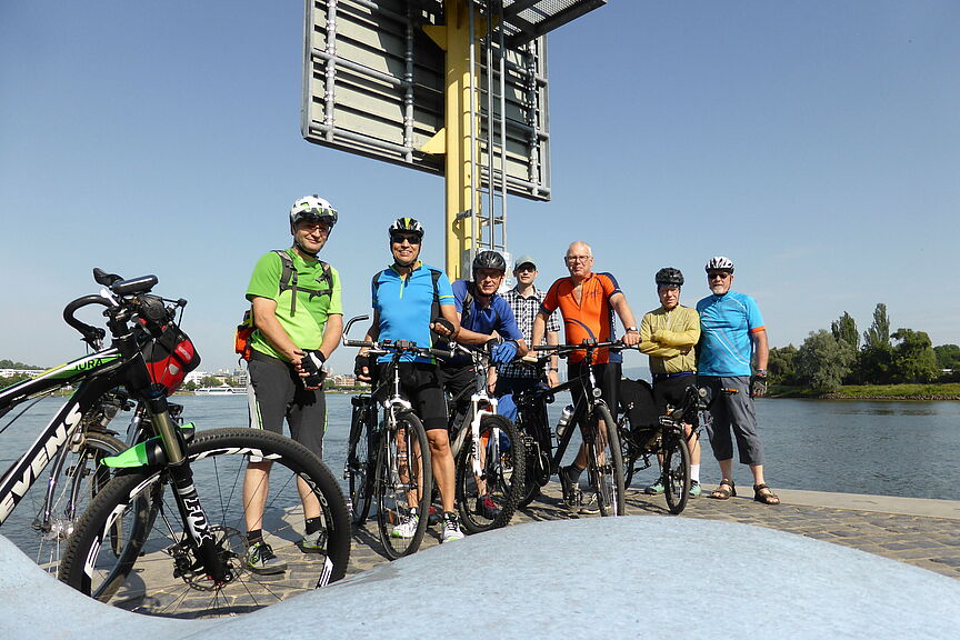 Fahrradtour Menschen mit Fahrrädern