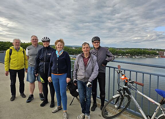 Teilnehmer der Feierabend-Radtour "Hafenrundfahrt zwischen Mainz und Schierstein"