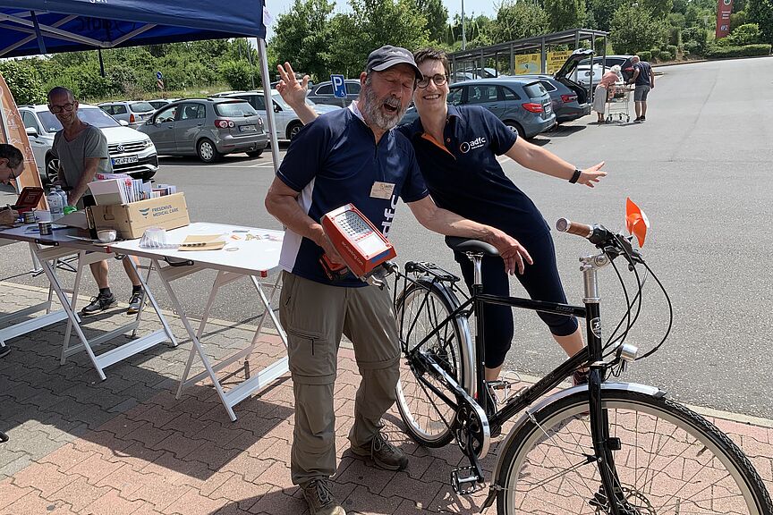 2024-06-29_CodieraktionWasgau.jpeg Petra Hüther und Wolfgang Stallmann bei der Codieraktion in Mommenheim