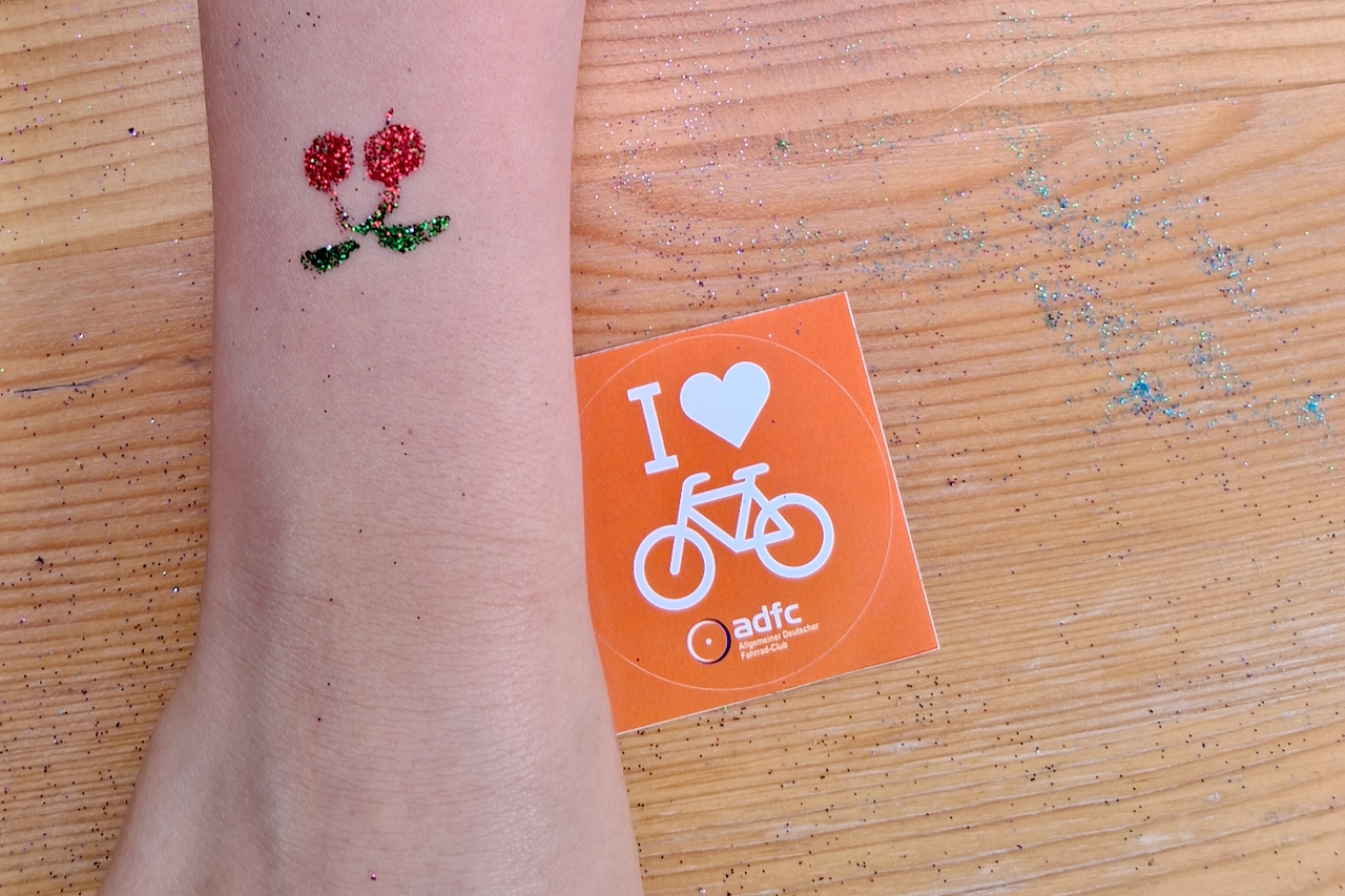 Ein weiteres Beispiel für ein Glitzertattoo