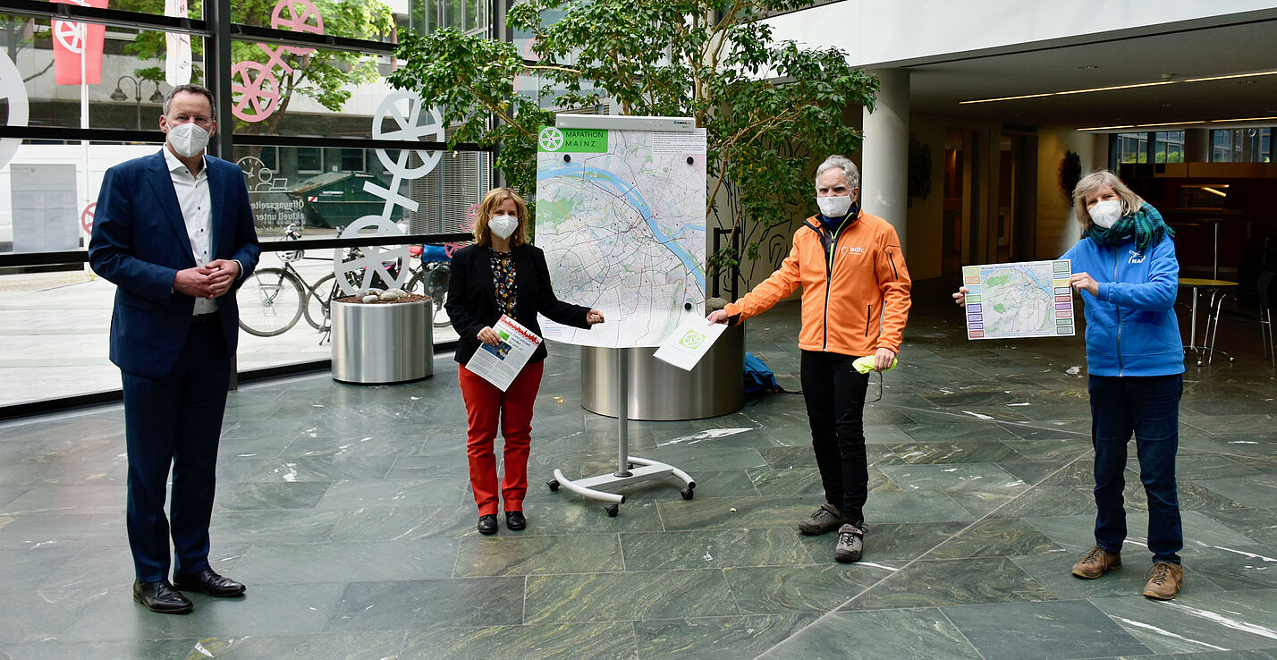 Übergabe der Mapathon-Ergebnisse an die Stadt Mainz Bild von Übergabe der Ergebnisse des Marathons an die Stadt Mainz