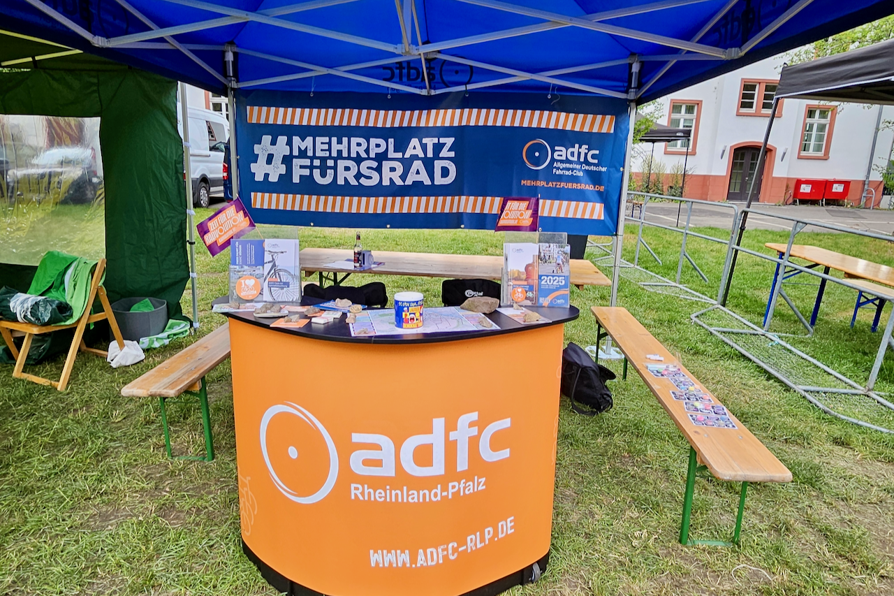 Der Infostand des ADFC Mainz-Bingen auf der Zitadelle