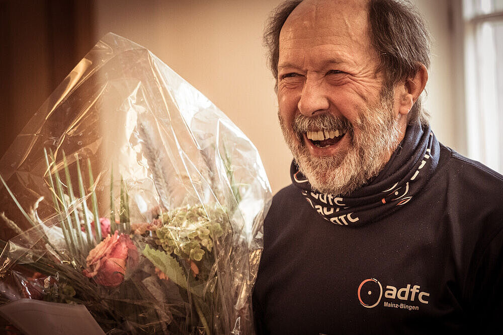 025_10_11_ADFC-Jubi-Feier_Wolfgang.jpg Unser langjähriges Vorstandsmitglied Wolfgang Stallmann wird bei unserer Jubiläumsfeier geehrt