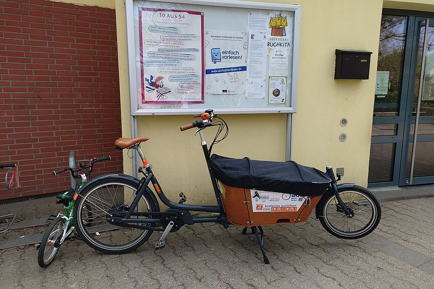 2026-03-20_LauBi-Carrier_vor_Kita_Laubenheim.JPG Unser E-Lastenrad am neuen Standort vor der Kita Laubenheim