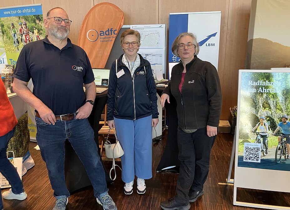 Amelie Döres Christine Sachsinger und Gerd Engel bei der Rad und Freizeit Siegburg Amelie Döres Christine Sachsinger und Gerd Engel bei der Rad und Freizeit Siegburg