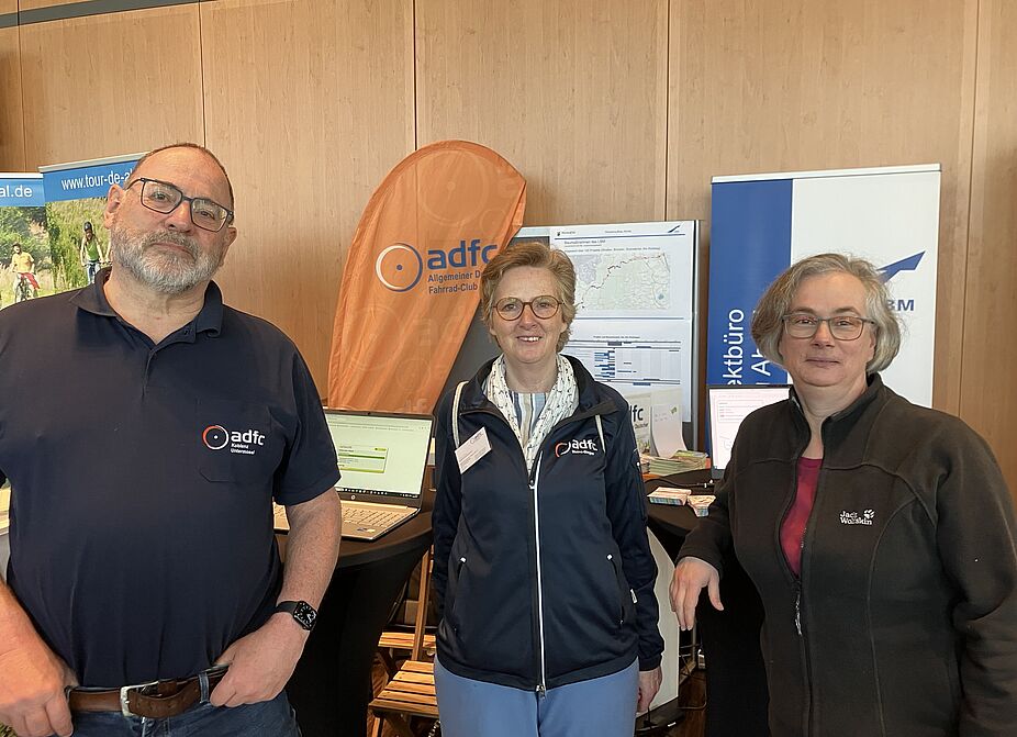 Amelie Döres Christine Sachsinger und Gerd Engel bei der Rad und Freizeit Siegburg Amelie Döres Christine Sachsinger und Gerd Engel bei der Rad und Freizeit Siegburg