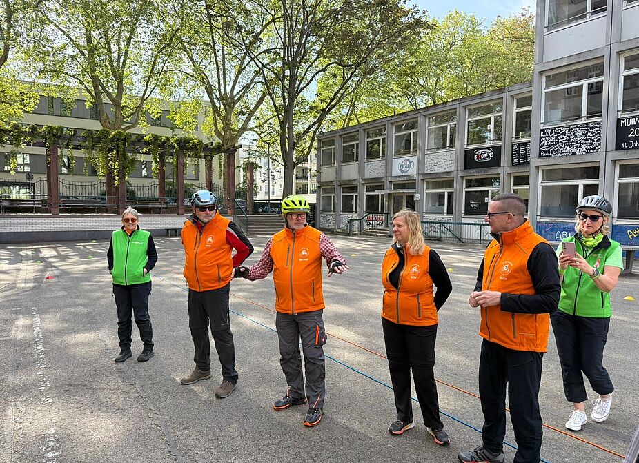Beginn des Trainings in Mannheim Die Trainer zu Beginn des Trainings in Mannheim