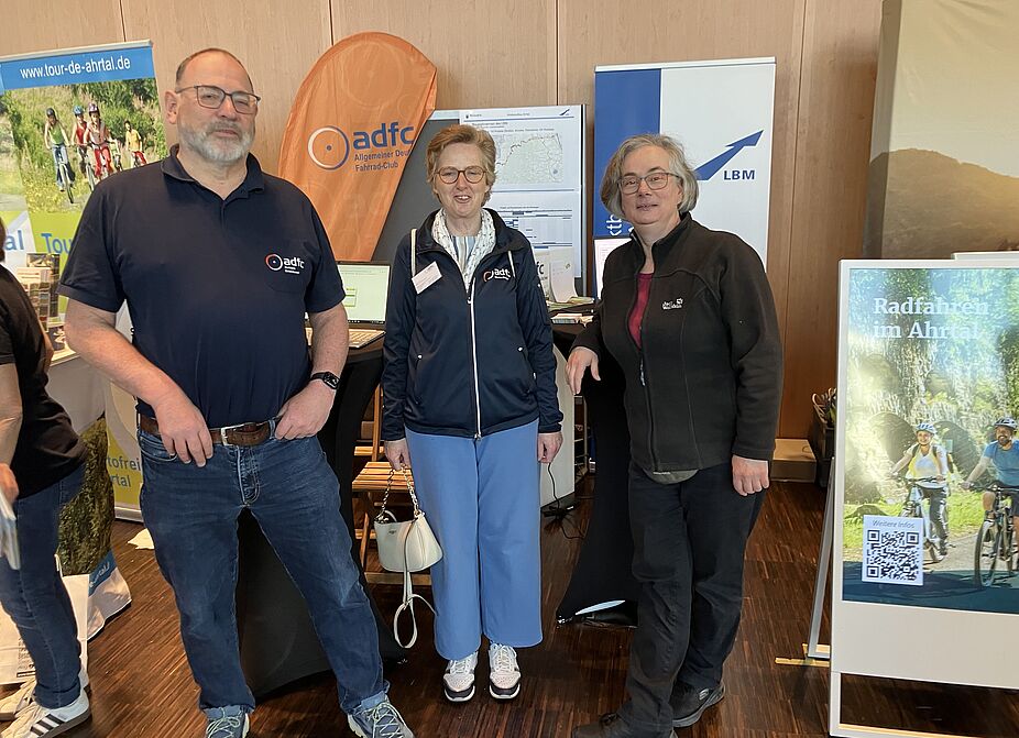 Amelie Döres Christine Sachsinger und Gerd Engel bei der Rad und Freizeit Siegburg Amelie Döres Christine Sachsinger und Gerd Engel bei der Rad und Freizeit Siegburg